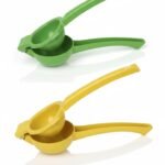 Exprimidor de limones manual Quttin de aluminio fundido 22cm colores verde y amarillo - GarHome
